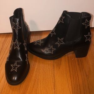 NWOT Black starry booties!